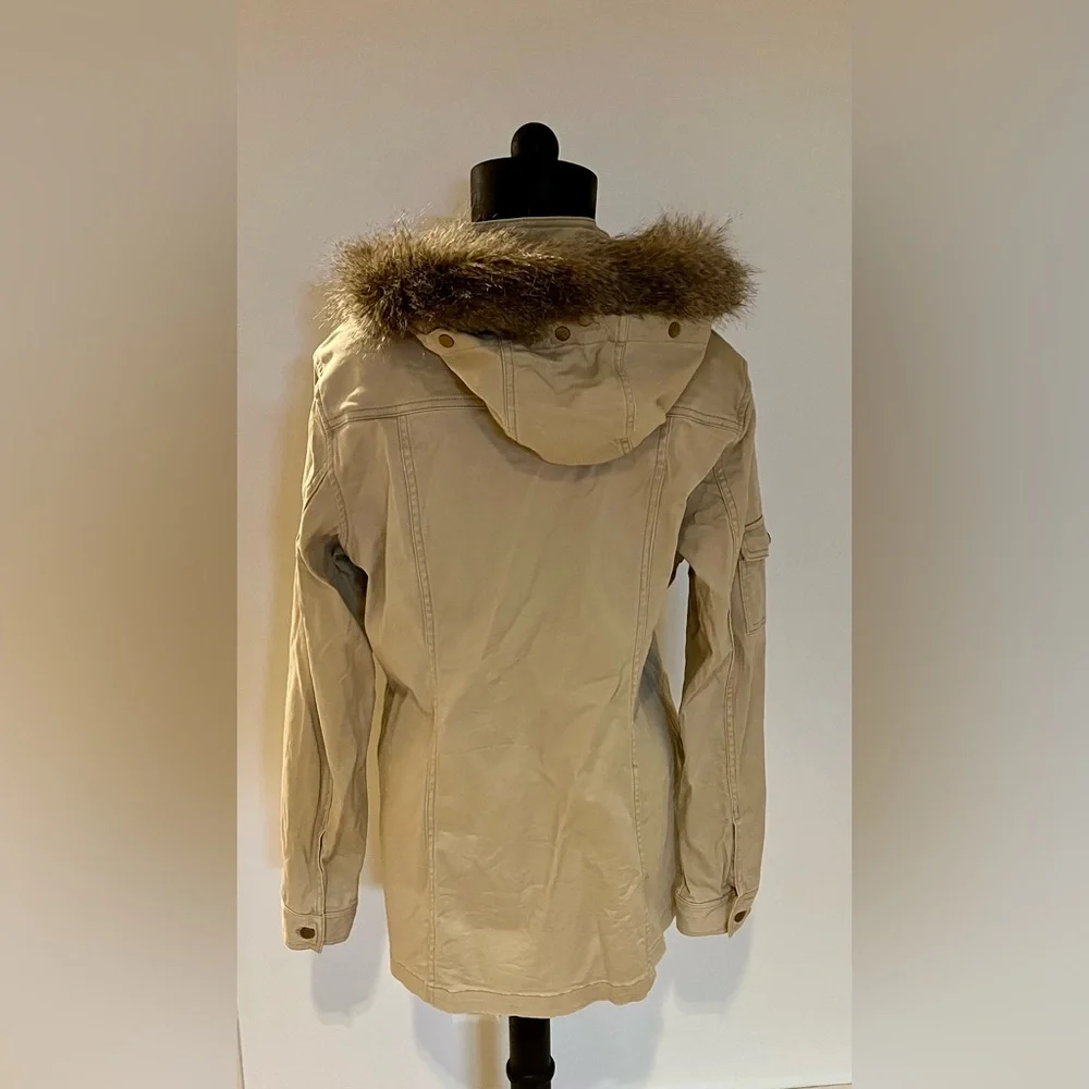 cabi Women's Tan utility Jacket with Faux Fur Trim. Women’s size M - Picture 2 of 2